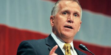 GOP senator fires back at Trump’s insult — and turns attack around on Cabinet members