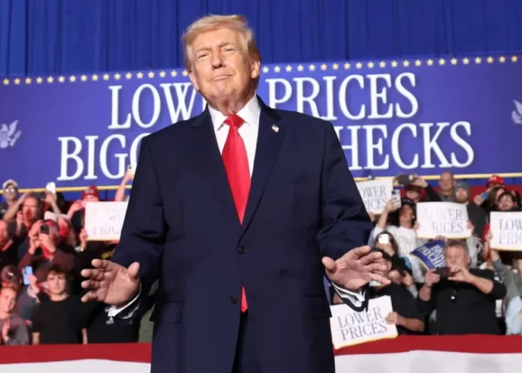 Watchdog warns Trump may be breaking records law with auto-deleting texts to leaders