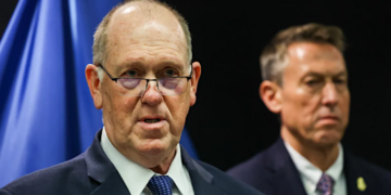 Reporter presses Tom Homan on Trump admin ‘creating fear’ with ICE behavior in Minneapolis