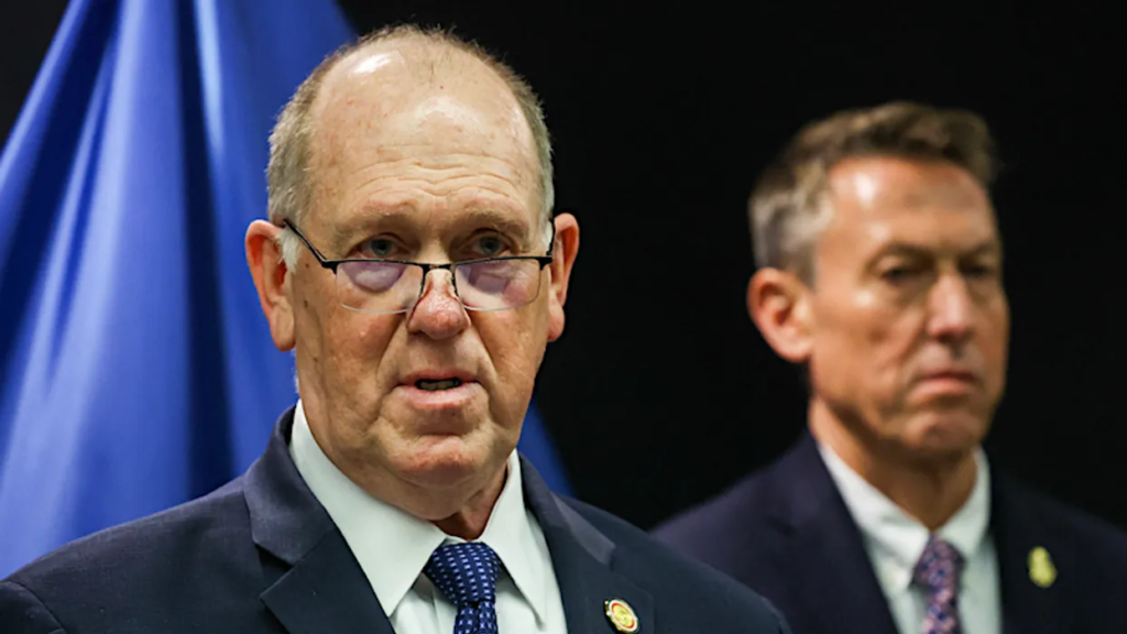 Reporter presses Tom Homan on Trump admin ‘creating fear’ with ICE behavior in Minneapolis