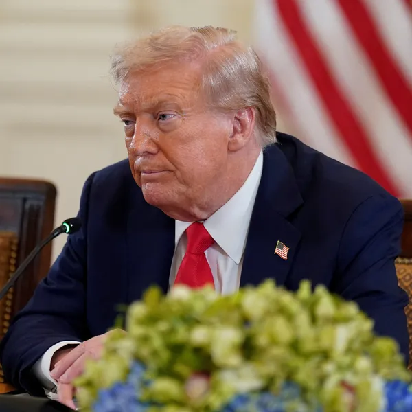 Trump uses photo of Dem senator to attack Alex Pretti after fatal DHS shooting