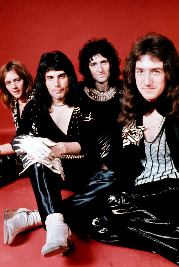 (L-R) Drummer Roger Taylor, singer Freddie Mercury, guitarist Brian May and bassist John Deacon of British rock band Queen pose in London, England in 1973.