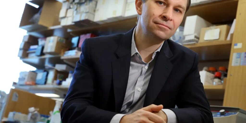 As billionaires chase immortality, this startup cofounded by a Harvard genetics professor gets FDA approval for the first partial de-aging human trial