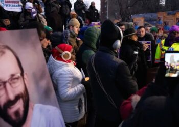 Justice Department opens a federal civil rights probe into the killing of Alex Pretti, with FBI leading the investigation