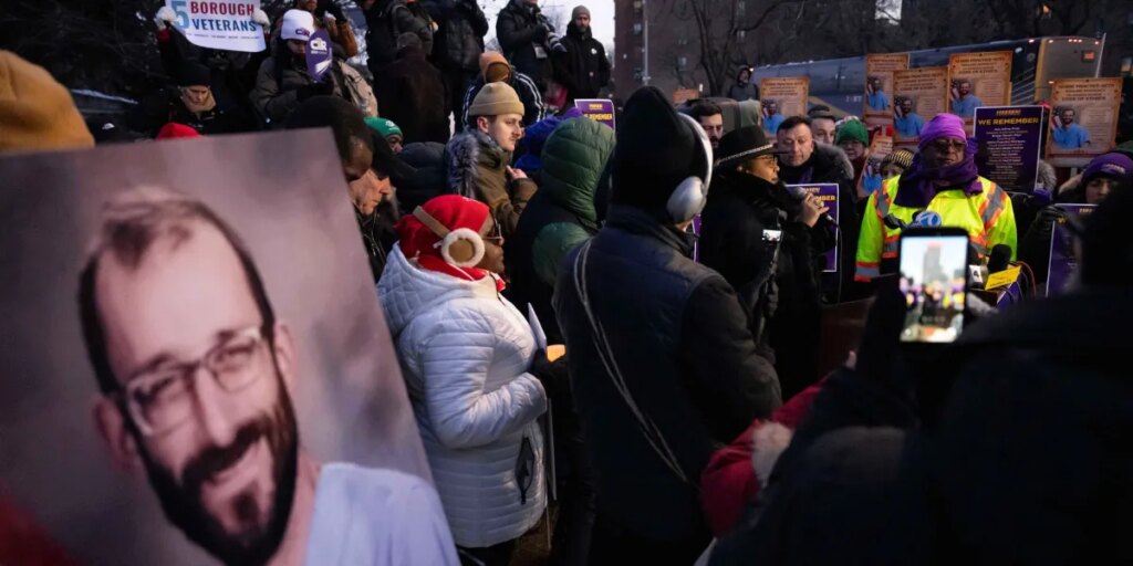 Justice Department opens a federal civil rights probe into the killing of Alex Pretti, with FBI leading the investigation