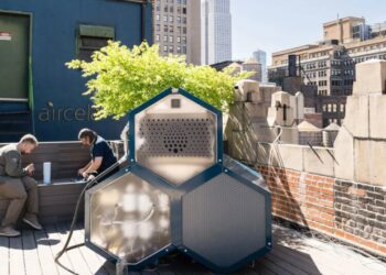 Intriguing New Machine Turns Air Into Gasoline You Can Put Straight Into Your Car