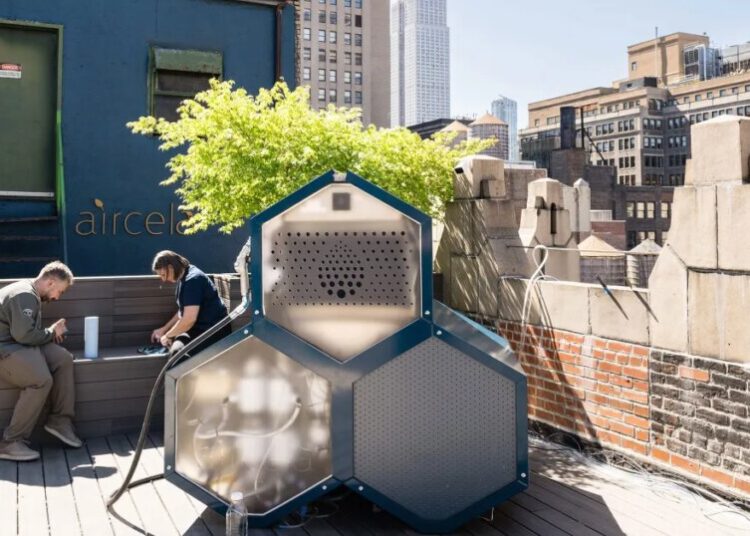 Intriguing New Machine Turns Air Into Gasoline You Can Put Straight Into Your Car