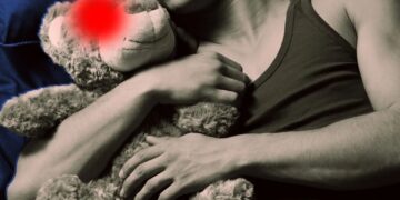 Chinese Adults Taking Strange AI Devices to Bed With Them