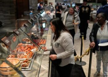Old-school Las Vegas buffets with cheap eats are disappearing, replaced by ‘luxury’ options, trendy food halls, and celebrity chef restaurants