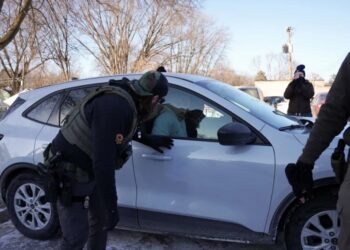 Police chief steps in to stop ICE arrest: ‘I gave her a ride home’