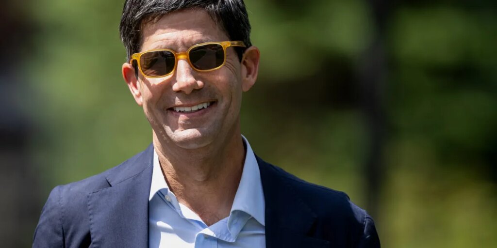 Fed chair nominee Kevin Warsh could crush Trump’s rate-cut hopes and risk suffering the same level of abuse that Powell got, analysts say