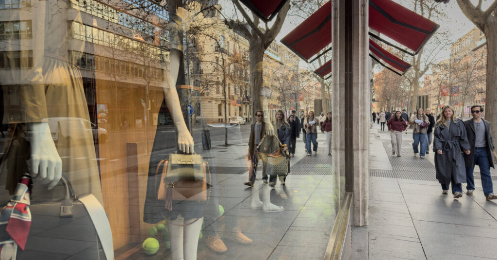 In Spain’s ‘Little Caracas,’ Venezuelan Exiles Are Still Waiting