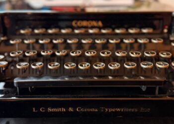 In a Typewriter Repair Shop, a Reporter Finds a Familiar Hum
