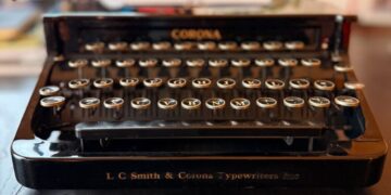 In a Typewriter Repair Shop, a Reporter Finds a Familiar Hum