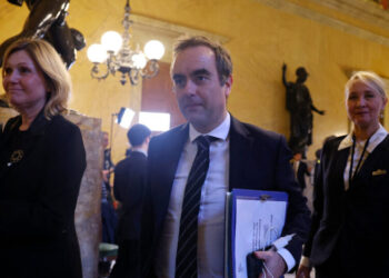 France Moves Once Again to Pass a Budget With No Vote