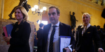 France Moves Once Again to Pass a Budget With No Vote