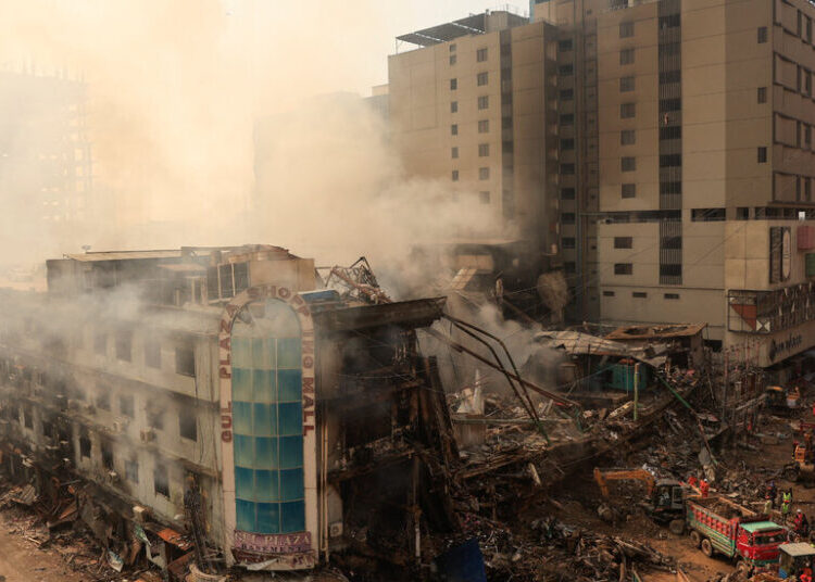 Slow Emergency Response Blamed in Deadly Fire That Tore Through Pakistani Mall