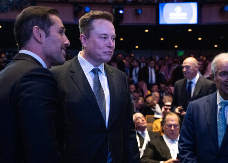 Musk, With a $10 Million Donation, Signals He’s Back for the Midterms