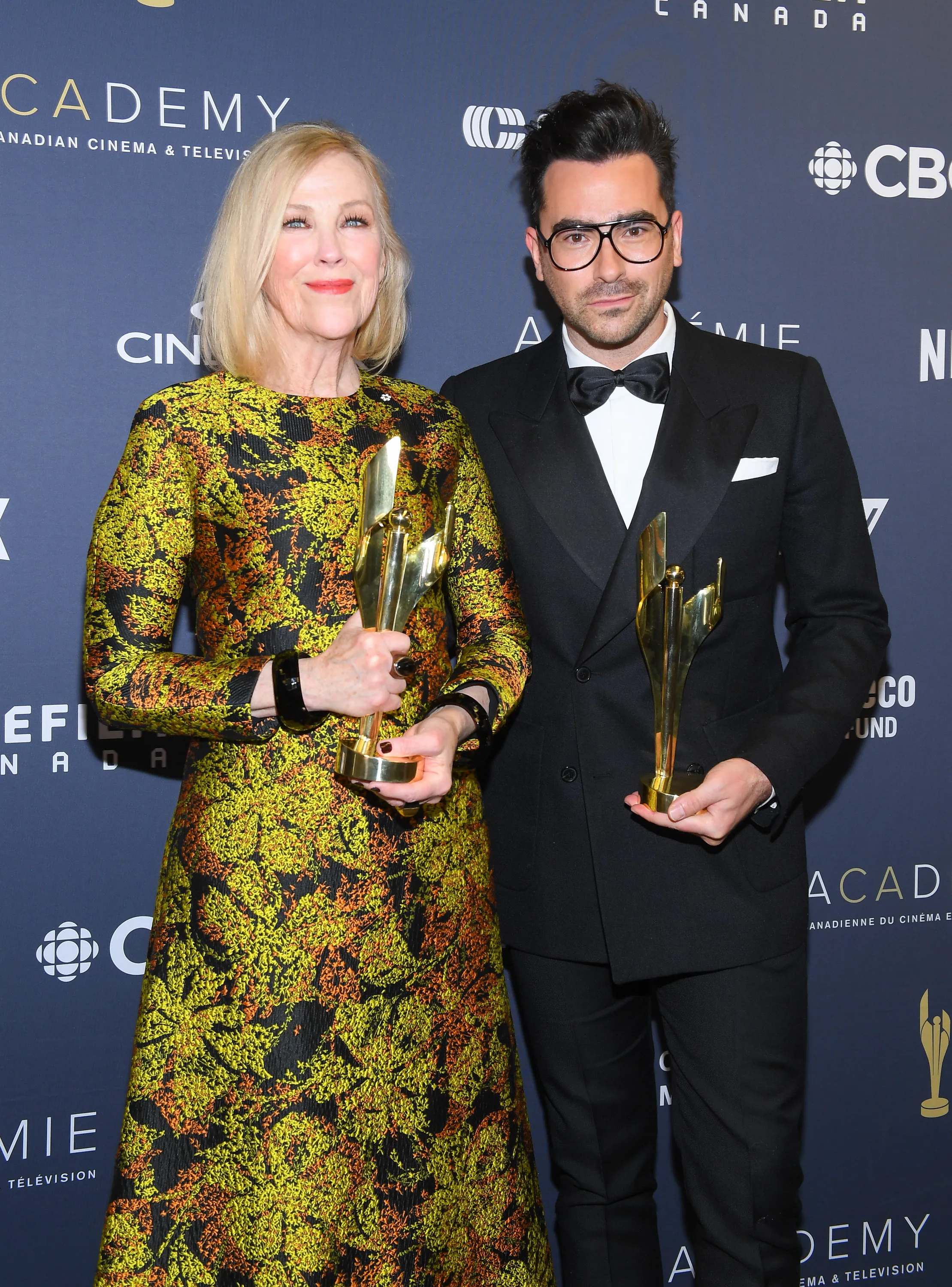 Catherine O'Hara and Dan Levy posing with awards at the 2019 Canadian Screen Awards.
