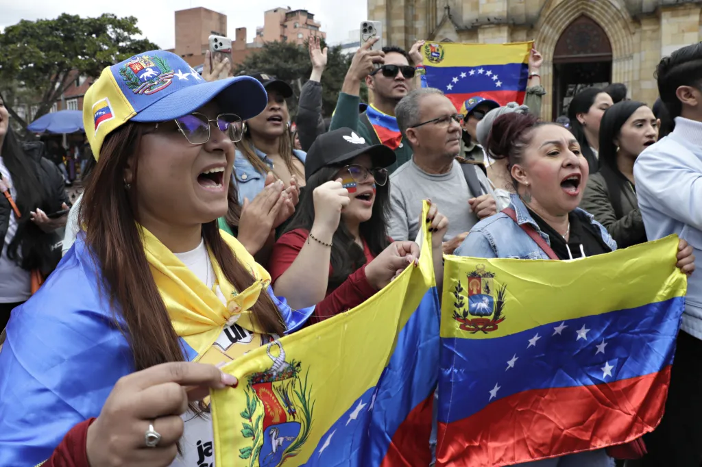 Venezuelan people chant slogans and hold national flags during a celebration rally in Bogota, Colombia, 04 January 2026.