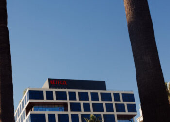 Netflix Revamps Its Warner Bros. Bid, Seeking to Thwart Paramount