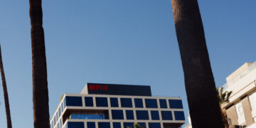 Netflix Revamps Its Warner Bros. Bid, Seeking to Thwart Paramount