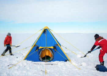 Skies Clear, and a New Outpost Springs Up at the Bottom of the World