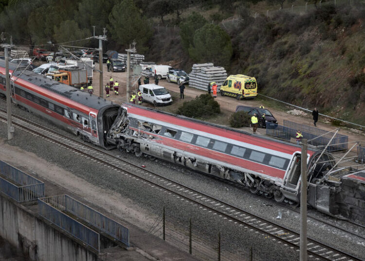 As Spain Mourns Train Crash Victims, Investigators Focus on Track