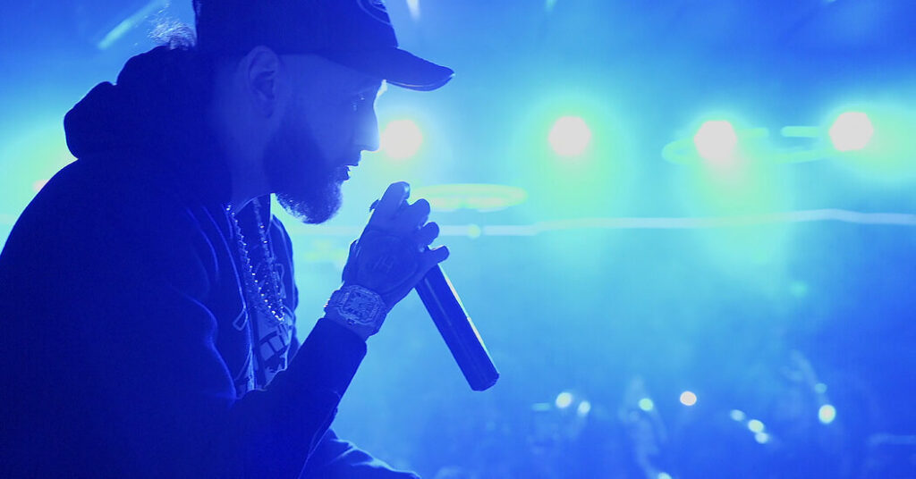 ‘Clika’ Review: Dreaming of the Stage