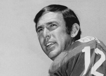 John Brodie, a Star Quarterback for the 49ers, Dies at 90