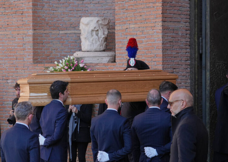 Friends, Romans, Celebrities Pay Last Respects to Valentino