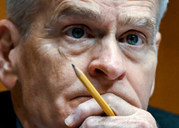 A Republican Vaccine Defender Fights to Hang On