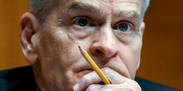 A Republican Vaccine Defender Fights to Hang On