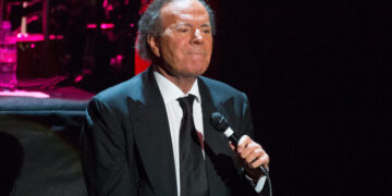 Prosecutors in Spain End Investigation Into Julio Iglesias