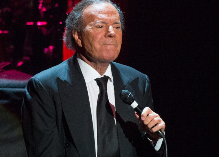 Prosecutors in Spain End Investigation Into Julio Iglesias
