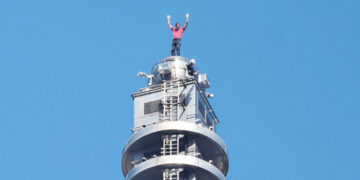 Climbing a Skyscraper