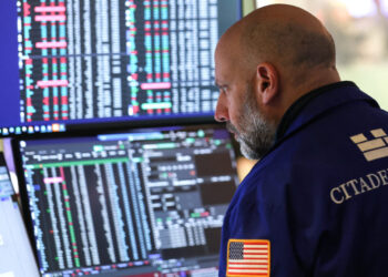 Stocks slide after Trump threatens new tariffs over Greenland