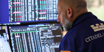 Stocks slide after Trump threatens new tariffs over Greenland