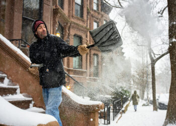 A Sunday Snowstorm Blankets New York