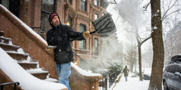 A Sunday Snowstorm Blankets New York