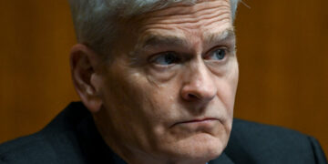 G.O.P. Senator Cassidy Calls for Investigation of Fatal Minnesota Shooting