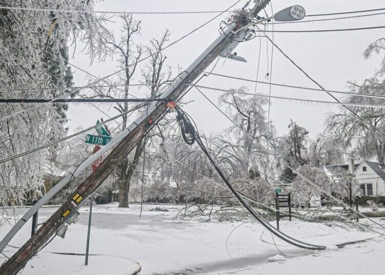 Ice Storm Leaves Thousands Without Power in a Mississippi County