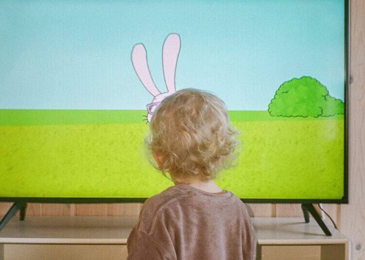 I Let My Kid Watch Bad TV. In Fact, I Watch It, Too.