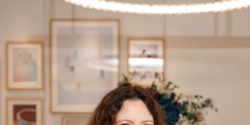 Diamonds, Tales and De Beers