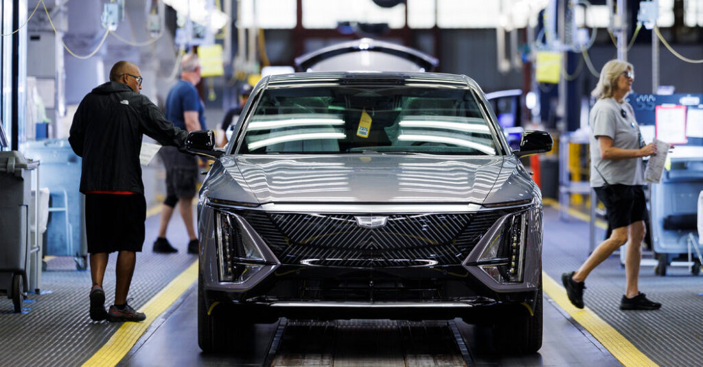 G.M. Shares Rise as Investors Are Encouraged by 2026 Prospects