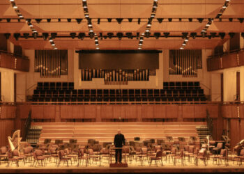 As Philip Glass Withdraws, the Kennedy Center’s Symphony Tries to Play On