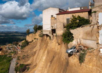 Landslide Leaves Town in Sicily Perched on a Cliff’s Edge