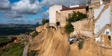 Landslide Leaves Town in Sicily Perched on a Cliff’s Edge