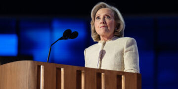 Hillary Clinton and Tucker Carlson Walk Into a Saudi Real Estate Forum