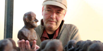 Björn Roth, Steward of an Expansive Family Art Practice, Dies at 64